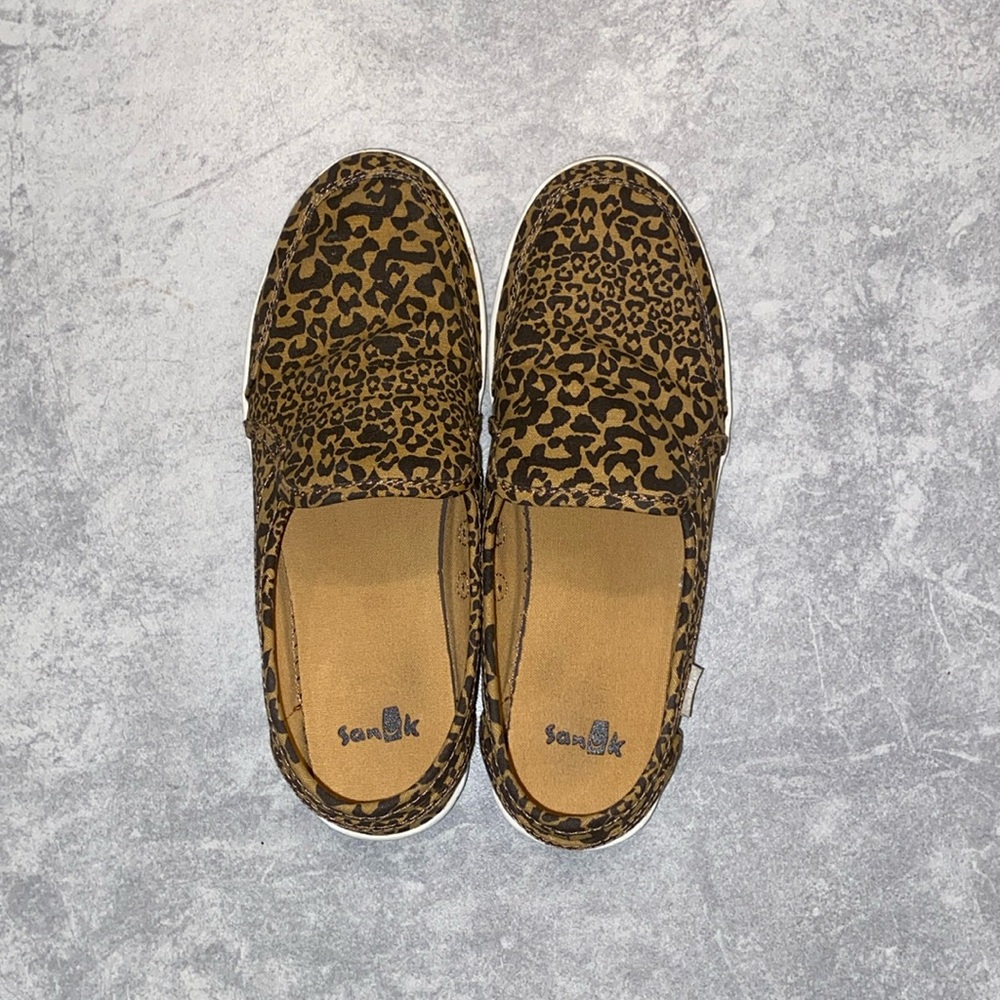 Like New Leopard Print Sanuk